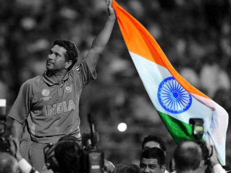 Sachin-Tendulkar--with-india-flag_2